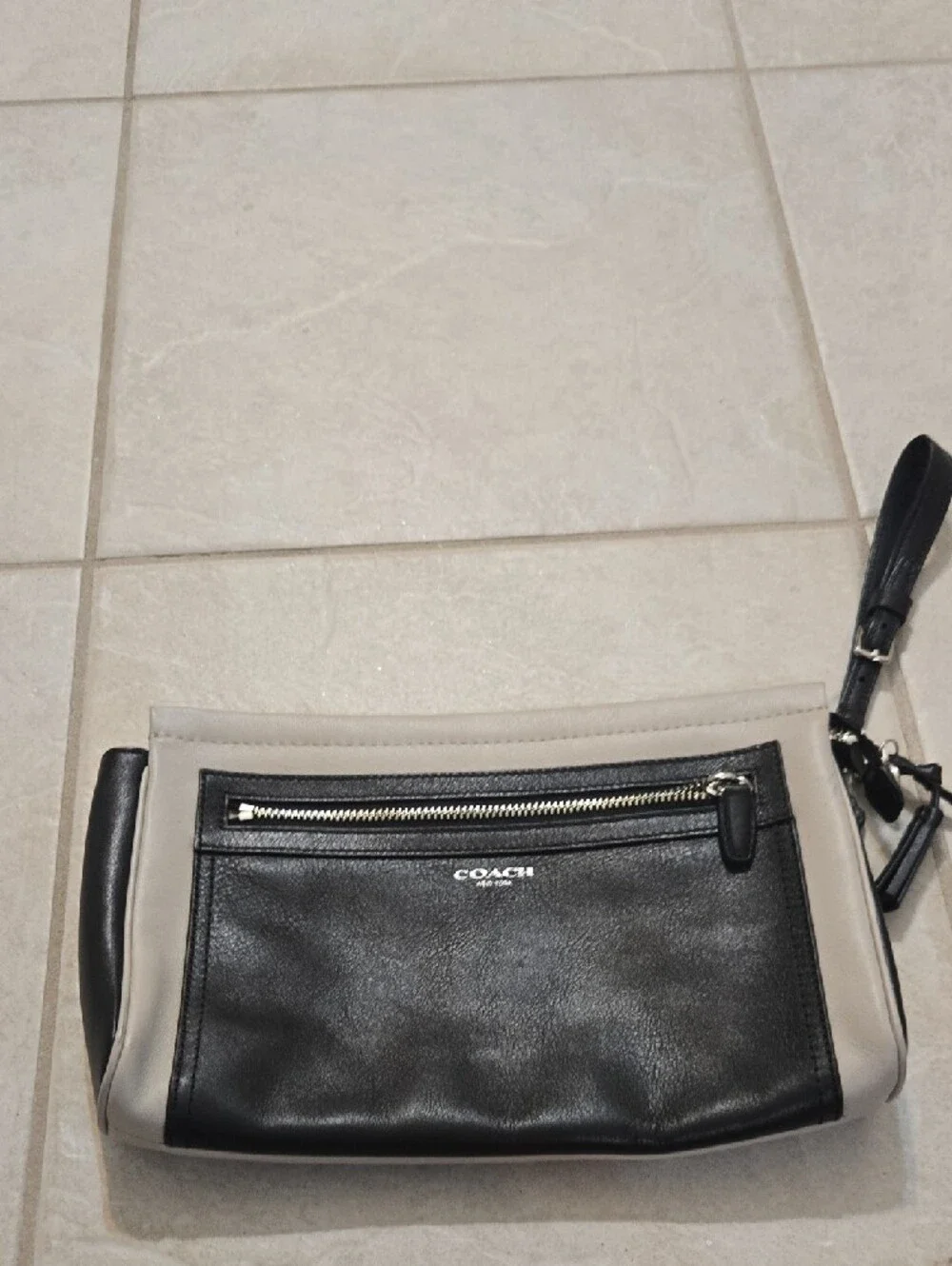 Coach Black and Cream Leather Wristlet Clutch NWT